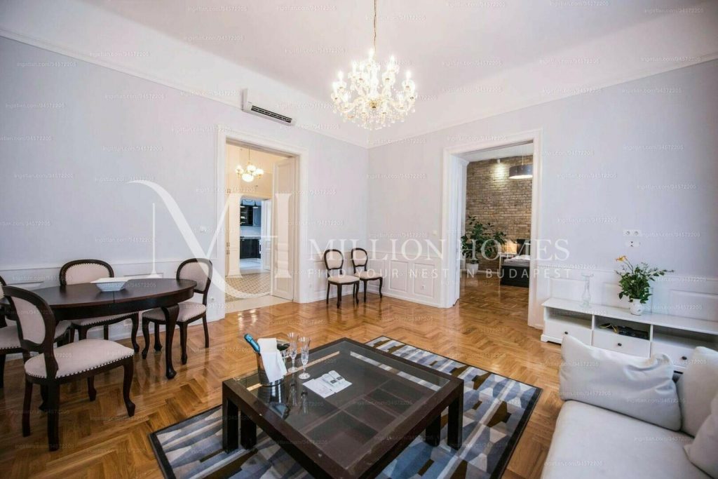Kiváló fekvés – tágas, felújított 91 m²-es lakás az Operánál
