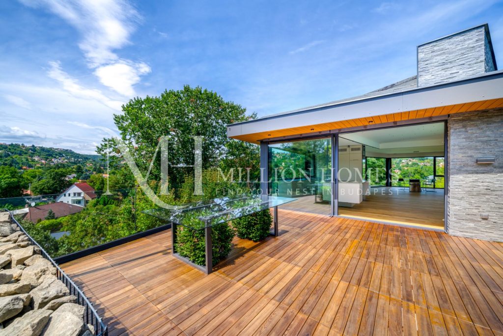 Extravagáns luxusvilla medencével és panorámával