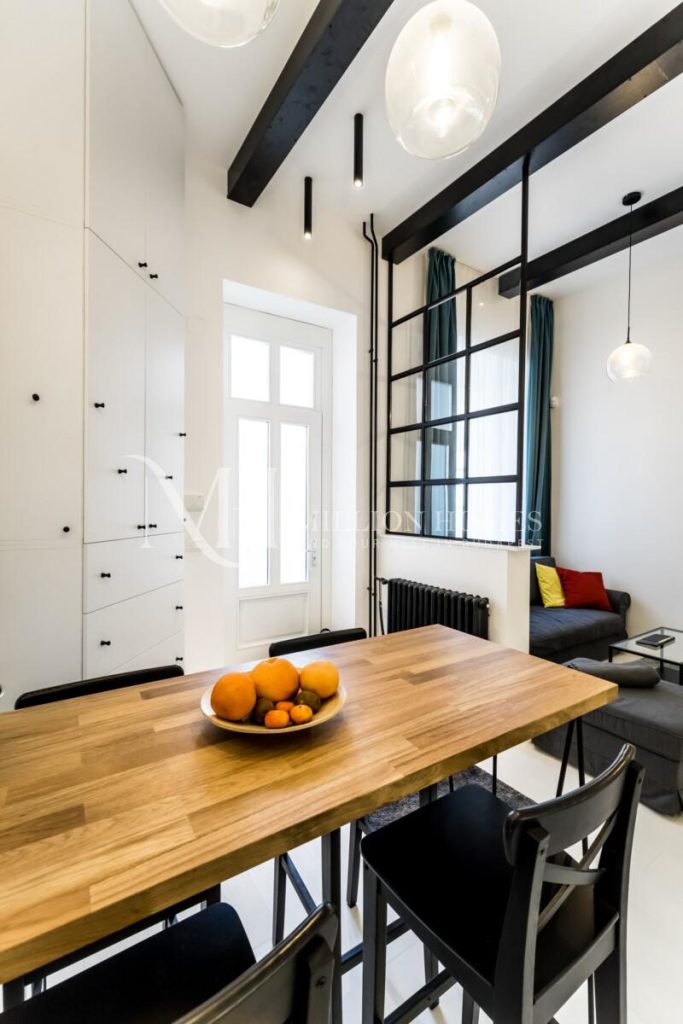 Felújított, modern 45 m²-es lakás eladó a Parlament közelében