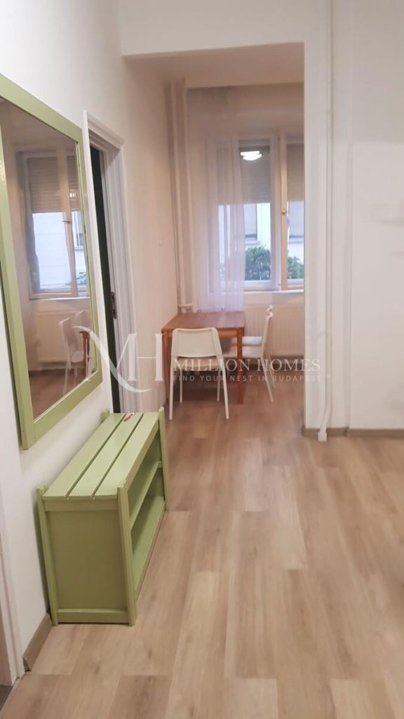 Felújított, 2 szobás lakás az V. kerületben
