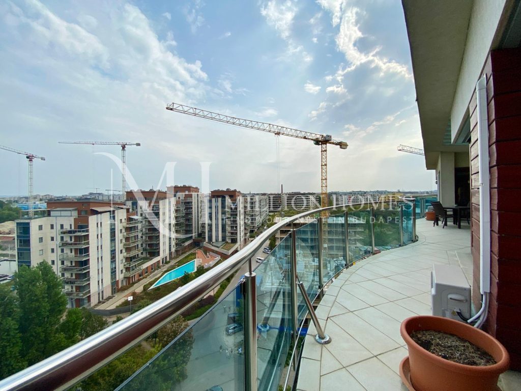Panorámás lakás a Marinánál