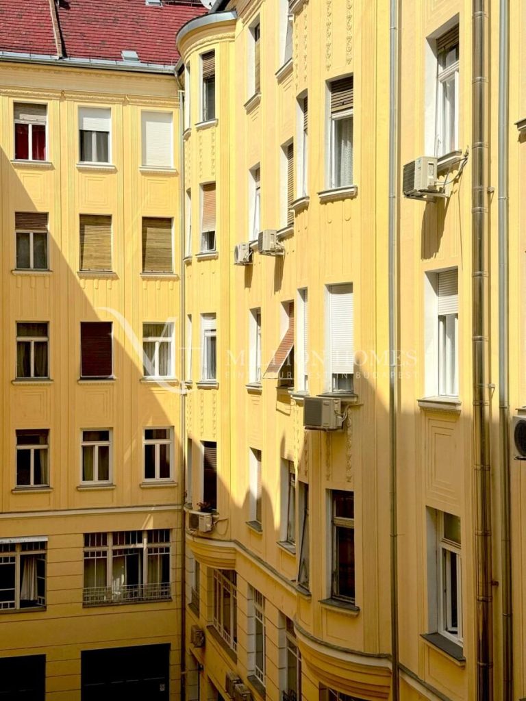 Négyszobás lakás a Bazilika mellett