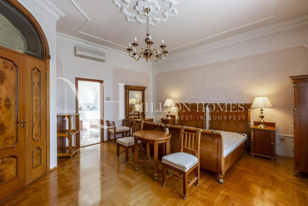Előkelő, 8 hálószobás villa Törökvészen, ideális diplomáciai használatra