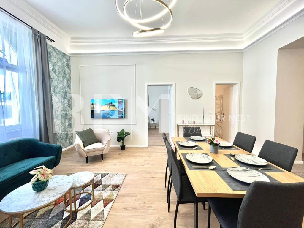 Ötszobás TÖKÉLETES AIRBNB LAKÁS az Oktogon közelében